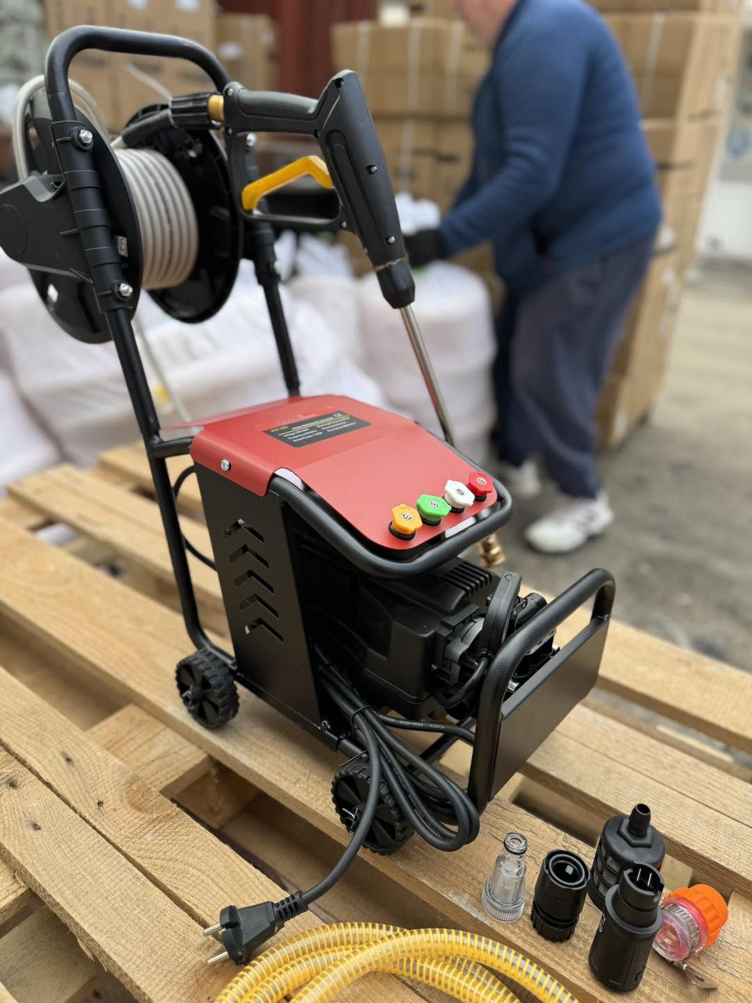 Visokotlačni perač 1500 W na kotačima